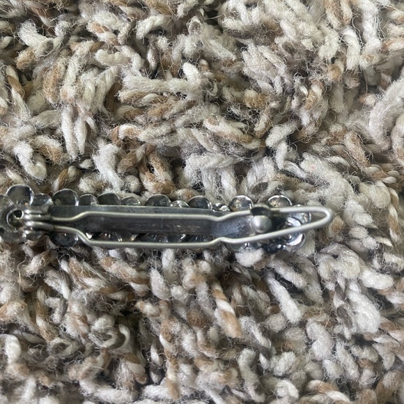 Vintage flower hair clip - Picture 2 of 2